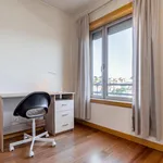 Rent 4 bedroom apartment in Porto