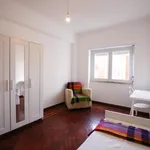 Rent 4 bedroom apartment in Lisbon