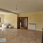 Rent 6 bedroom house of 350 m² in Rome