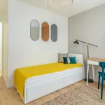 Rent 3 bedroom apartment of 51 m² in Paris 10Eme Arrondissement