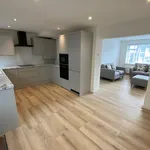 Rent 3 bedroom flat in Yorkshire And The Humber