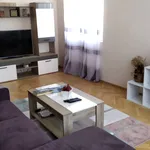 Rent 3 bedroom apartment of 75 m² in Център