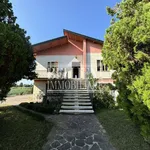 Rent 5 bedroom house of 220 m² in Longare