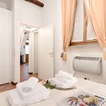 Rent 1 bedroom apartment of 60 m² in Florence