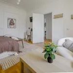 Rent a room of 190 m² in madrid