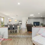 Rent 4 bedroom house in Waikiki