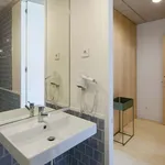 Rent 4 bedroom apartment of 50 m² in Porto