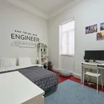 Rent a room of 399 m² in Lisboa