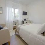 Rent a room of 200 m² in madrid