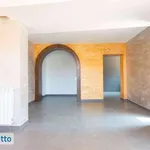 Affitto 5 camera appartamento di 250 m² in Naples