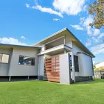 Rent 4 bedroom house in Coolum Beach