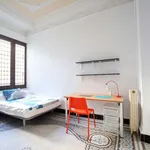 Rent a room of 300 m² in valencia