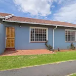 Rent 3 bedroom house of 50392 m² in Roodepoort