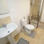 Rent 6 bedroom flat in Leeds