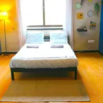 Rent a room of 300 m² in porto