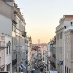 Rent a room of 60 m² in lisbon