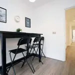 Rent 2 bedroom flat of 797 m² in Cardiff