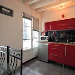 Appartement de 370 m² avec 1 chambre(s) en location à Paris