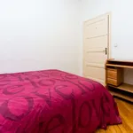 Rent a room of 220 m² in madrid