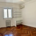 Rent 4 bedroom apartment of 250 m² in Madrid