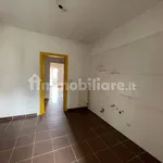 Affitto 5 camera appartamento di 120 m² in Naples