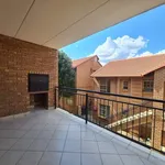 Rent 2 bedroom apartment of 105 m² in Pretoria