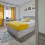 Rent a room of 100 m² in madrid