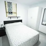 Rent a room of 95 m² in valencia