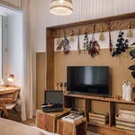 Rent 6 bedroom apartment of 82 m² in Lisboa