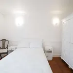 Rent a room of 80 m² in lisbon