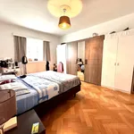 Maison de 280 m² avec 4 chambre(s) en location à Ukkel