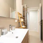 Rent 4 bedroom apartment of 75 m² in Milan