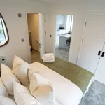 Rent 5 bedroom flat of 68 m² in Salford