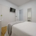 Rent a room of 200 m² in madrid