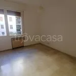 Affitto 4 camera appartamento di 85 m² in Bologna