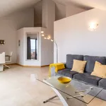 Rent 2 bedroom apartment of 100 m² in Funchal