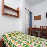 Rent a room of 250 m² in Granada