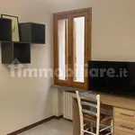 Affitto 4 camera appartamento di 102 m² in Reggio nell'Emilia