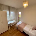 Rent a room of 150 m² in madrid