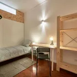 Rent a room of 120 m² in lisbon