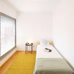 Rent a room of 120 m² in lisbon