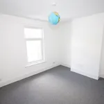 Rent 3 bedroom flat in South East England