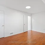 3 bedroom apartment of 990 sq. ft in Toronto (Little Portugal)