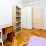 Rent a room of 220 m² in madrid