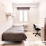 Rent a room of 90 m² in seville