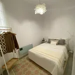 Rent 4 bedroom apartment of 80 m² in Barcelona