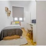 Rent a room of 200 m² in madrid