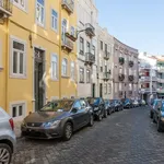 Rent 2 bedroom apartment of 89 m² in Lisbon