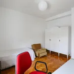 Rent 4 bedroom apartment in Lisbon