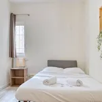 Appartement de 490 m² avec 3 chambre(s) en location à Marseille